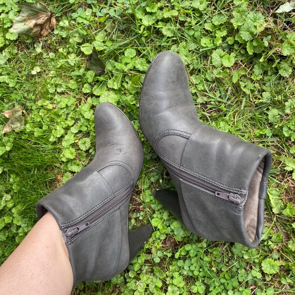 Mudd charcoal grey ankle boots